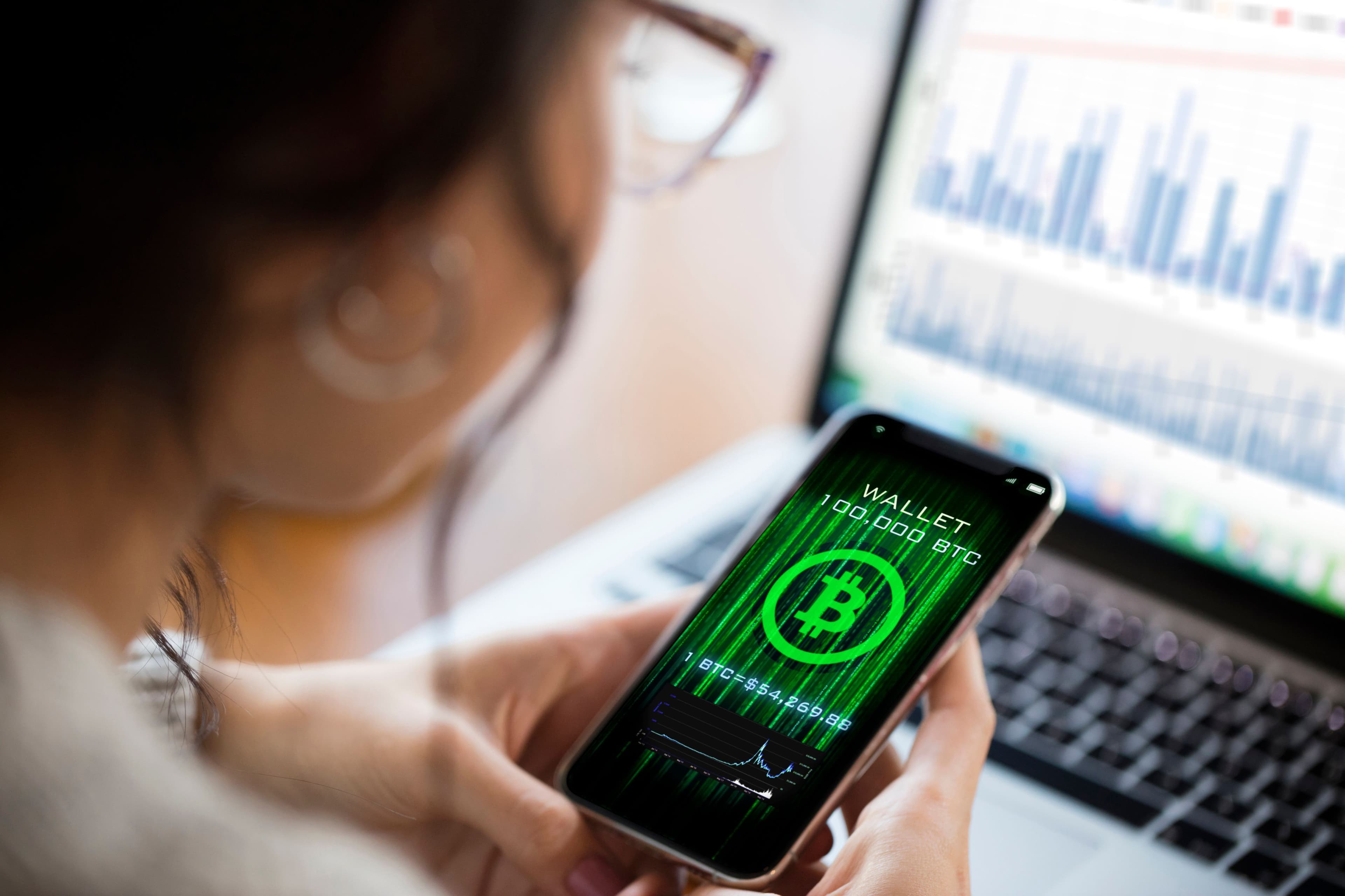 Her kan du lese om hva kryptovaluta er, og hvordan det fungerer.